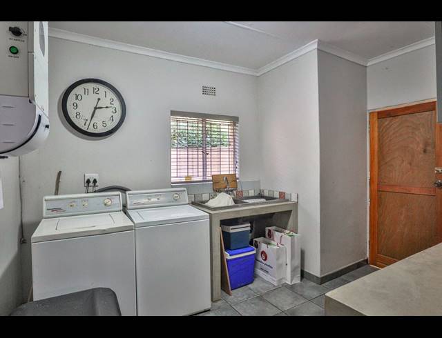 11 BEDROOM GUEST HOUSE FOR SALE IN PROTEA PARK